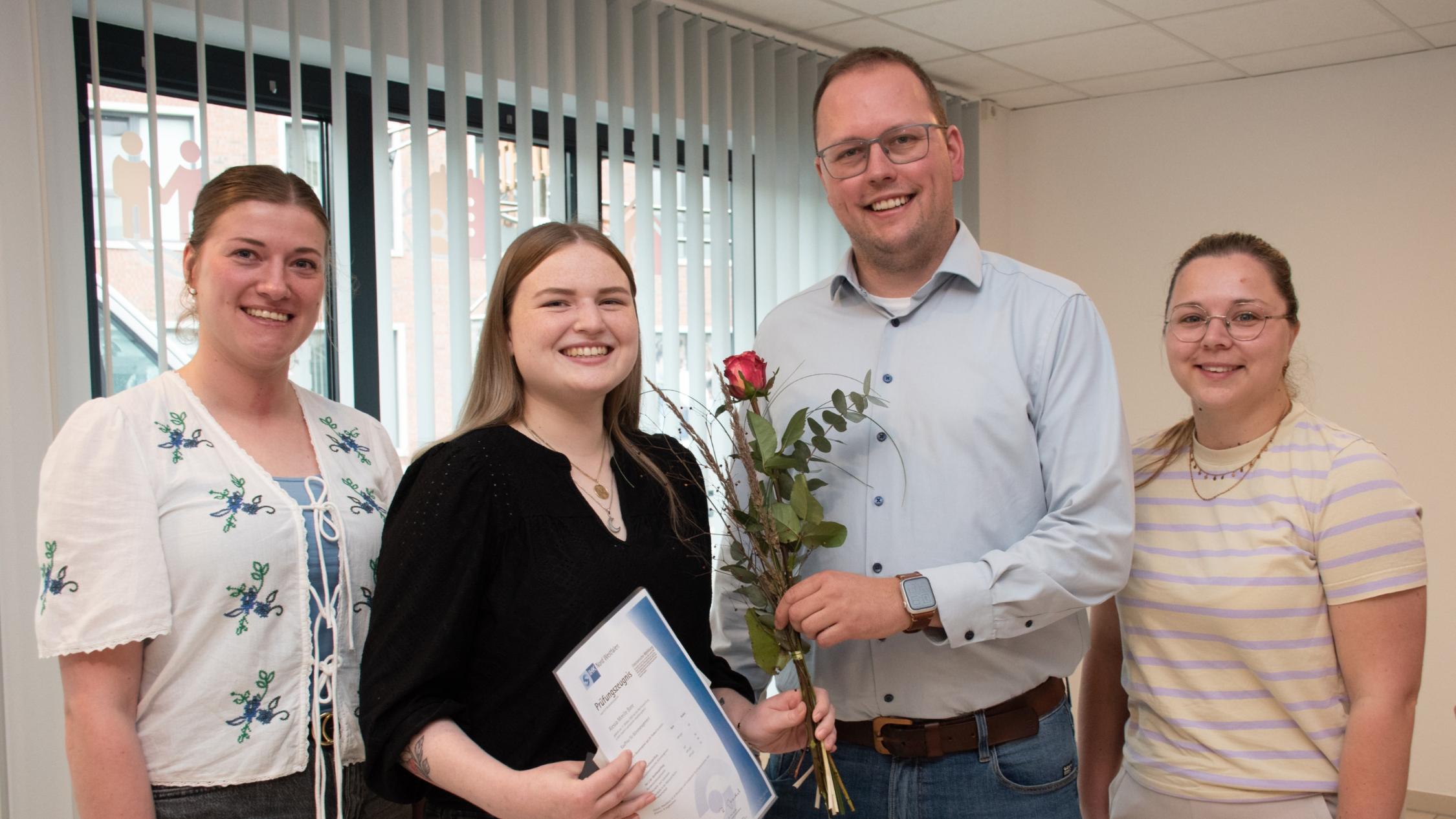 Das Foto zeigt von links: Nadine Hils, Alessia Bone, Yann Schwietering und Jacqueline Janning.