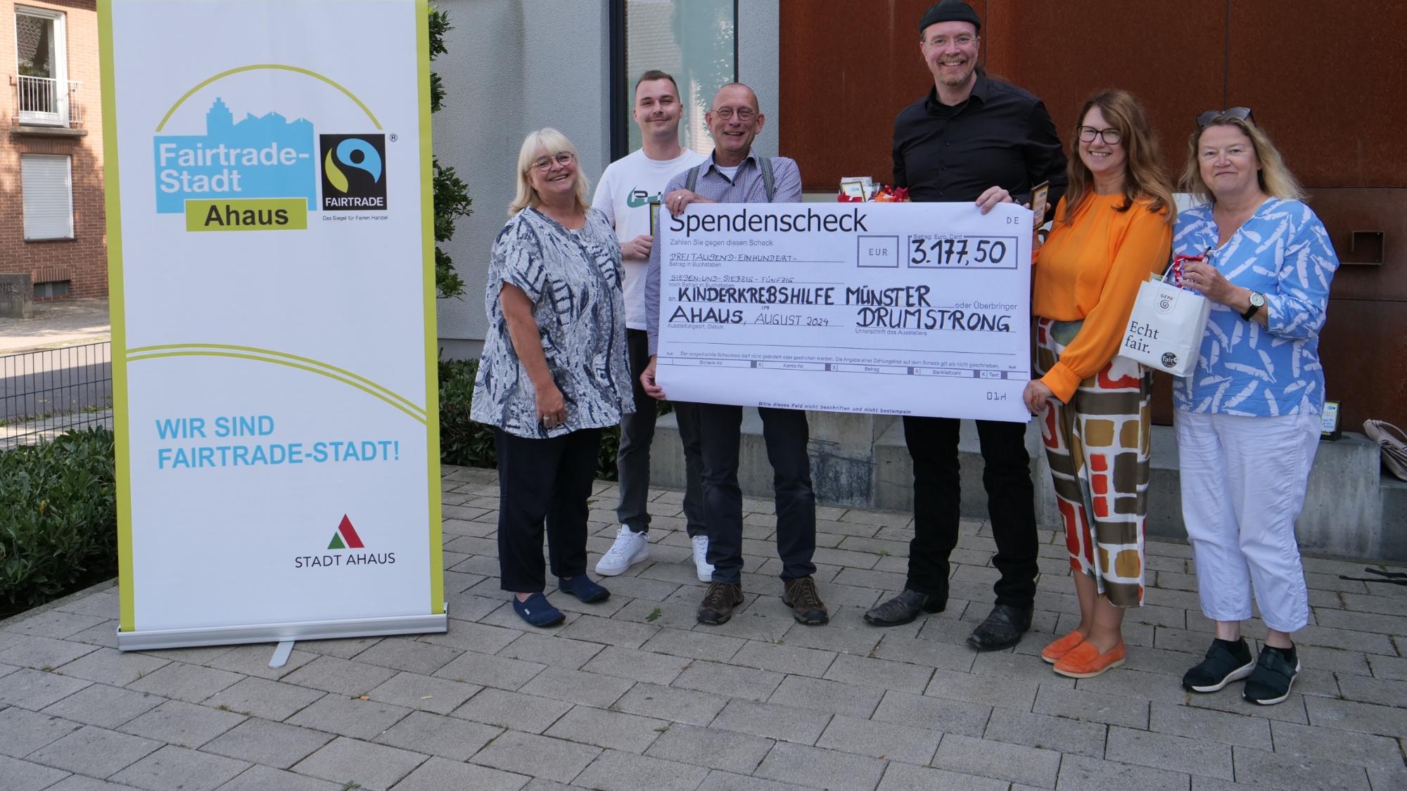 Mehre als 3000 Euro Spendengelder wurden in Ahaus beim Drumstrong 2024 ertrommelt.