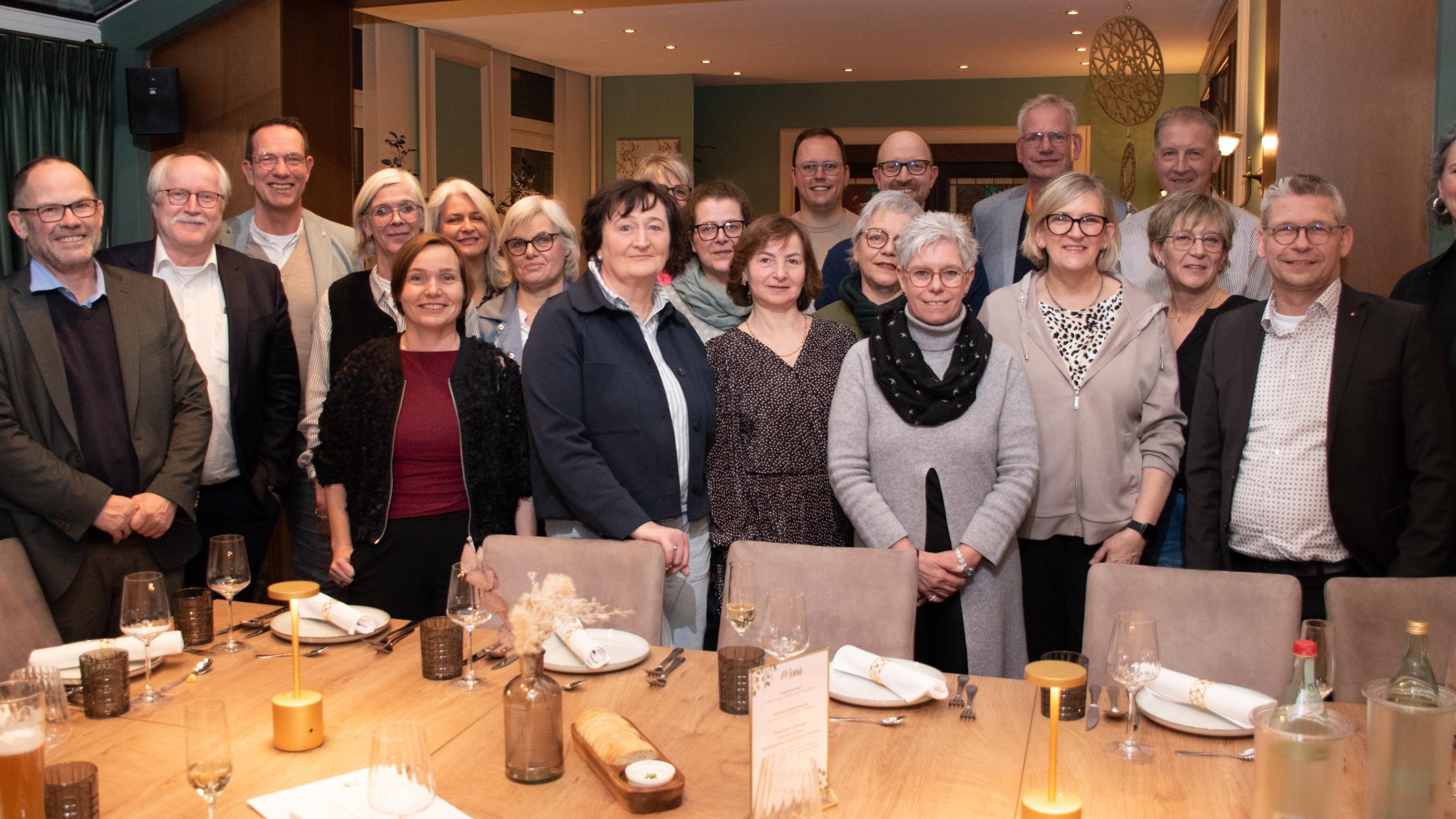 In einer Feierstunde im Restaurant Verst in Epe ehrte der Vorstand Mitarbeitende für ihre langjährige Zugehörigkeit zum Caritasverband Ahaus-Vreden.