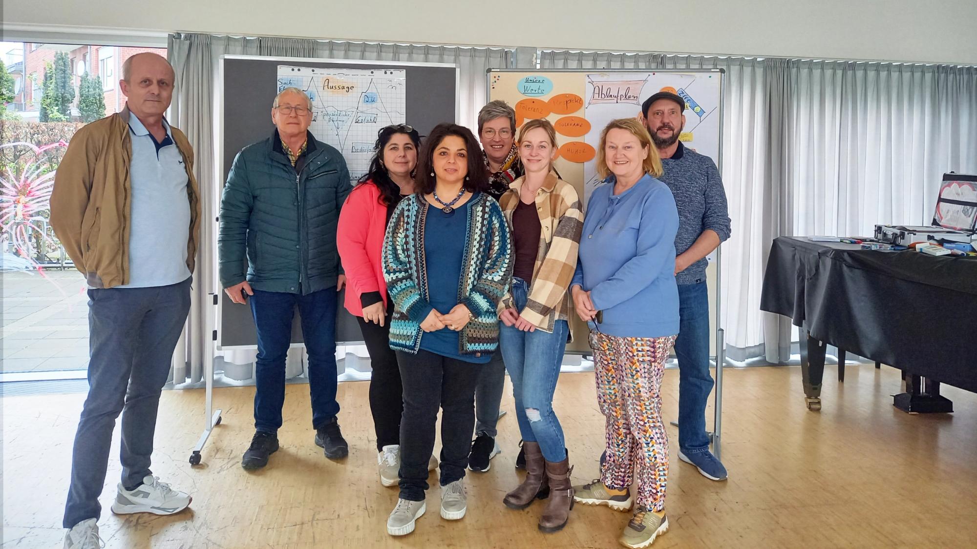 Das Bild zeigt einige der Seminarteilnehmerinnen und -teilnehmer.