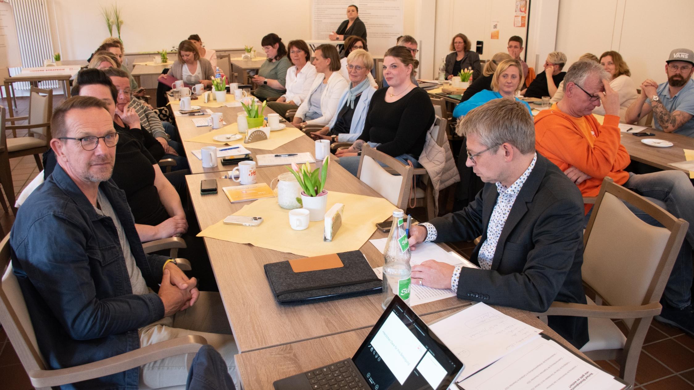 Leitungskräfte des Caritasverbandes Ahaus-Vreden befassten sich Anfang Mai mit der Strategie-Entwicklung.