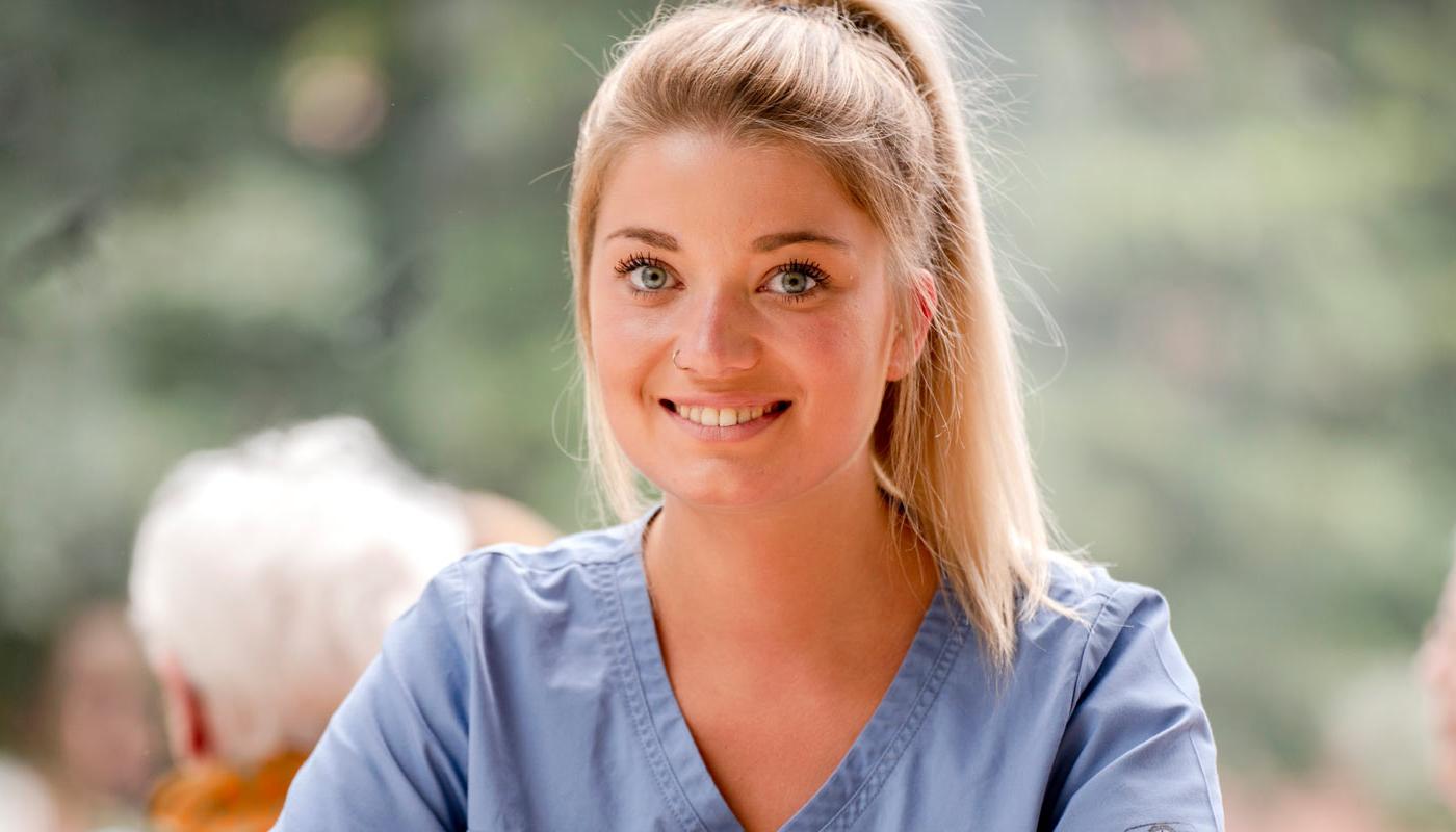 <span class='first'>Ausbildung</span><span class='second'>Pflegefachmann/-frau</span>