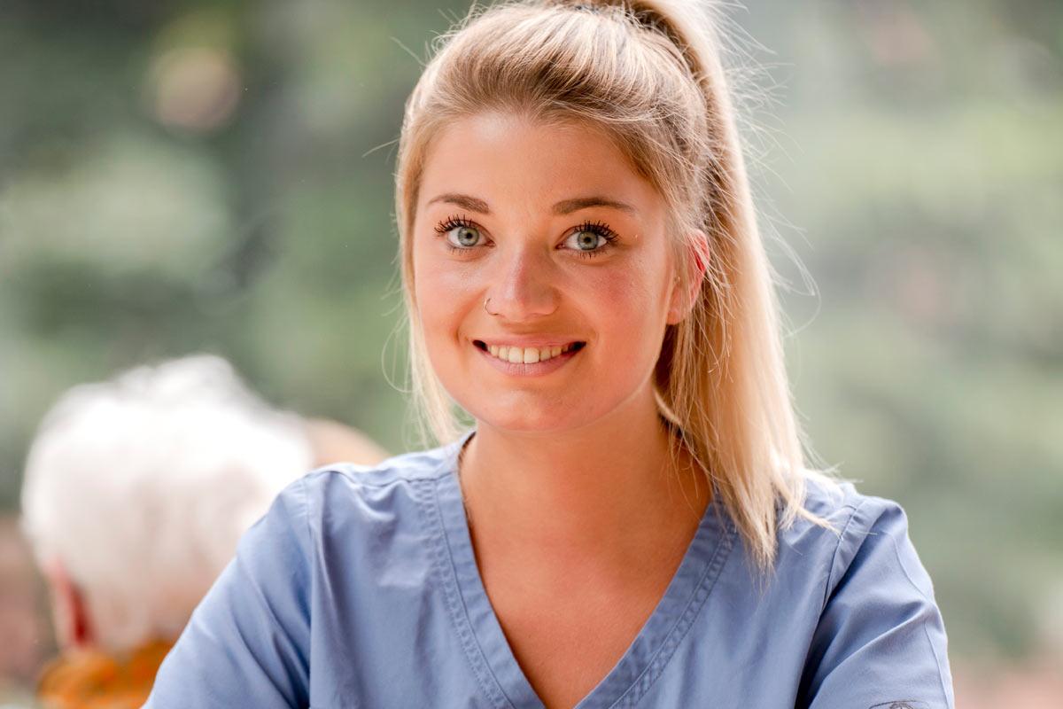 <span class='first'>Ausbildung</span><span class='second'>Pflegefachmann/-frau</span>